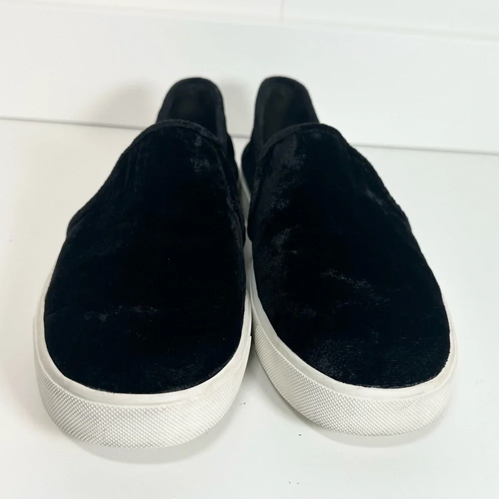 Vince Blair Velvet Black Slip On Sneakers Women Size 9M Classic Luxury Old Money